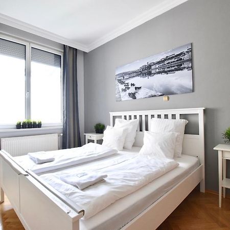 Standerd Apartment By Hi5 - Lovag Family Suites Budapest Exterior foto