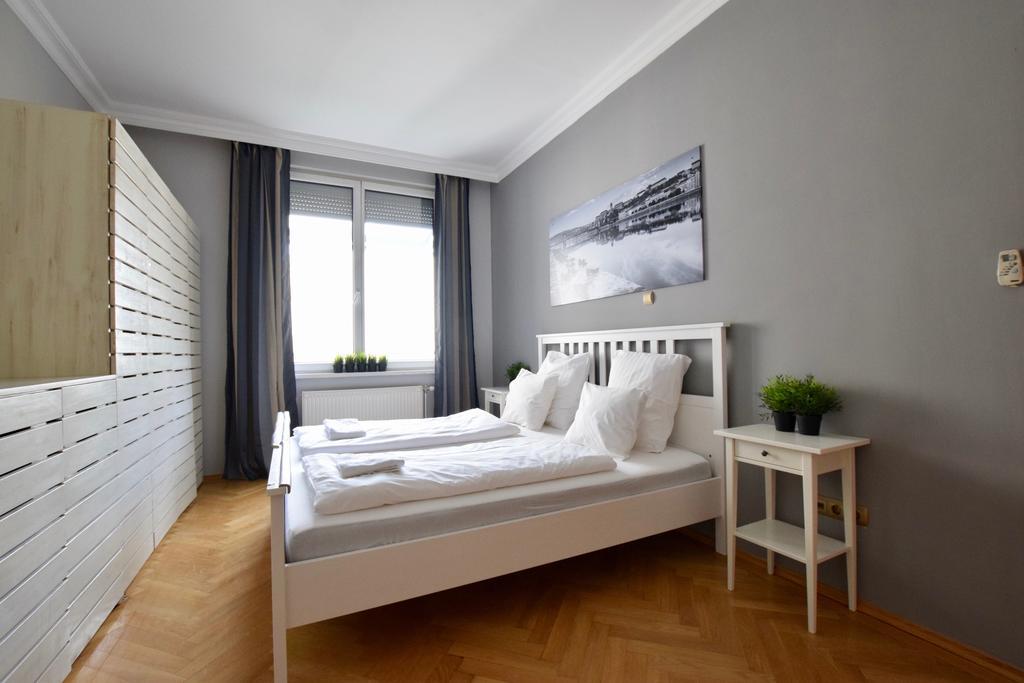 Standerd Apartment By Hi5 - Lovag Family Suites Budapest Exterior foto