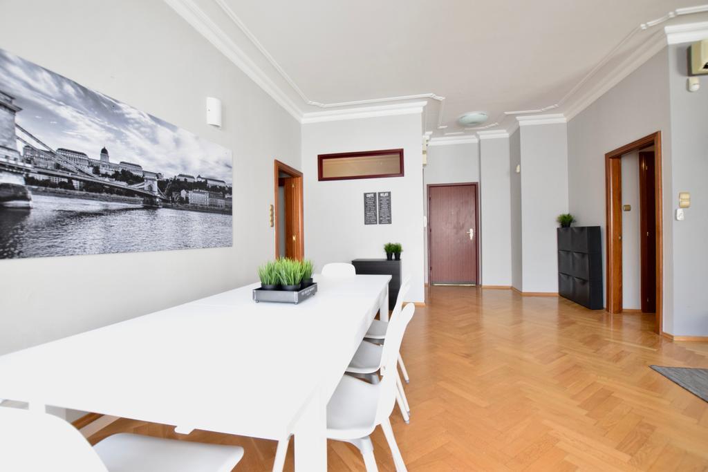 Standerd Apartment By Hi5 - Lovag Family Suites Budapest Exterior foto