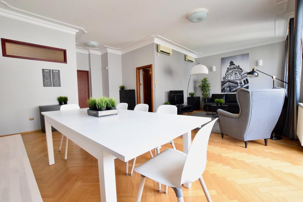 Standerd Apartment By Hi5 - Lovag Family Suites Budapest Exterior foto