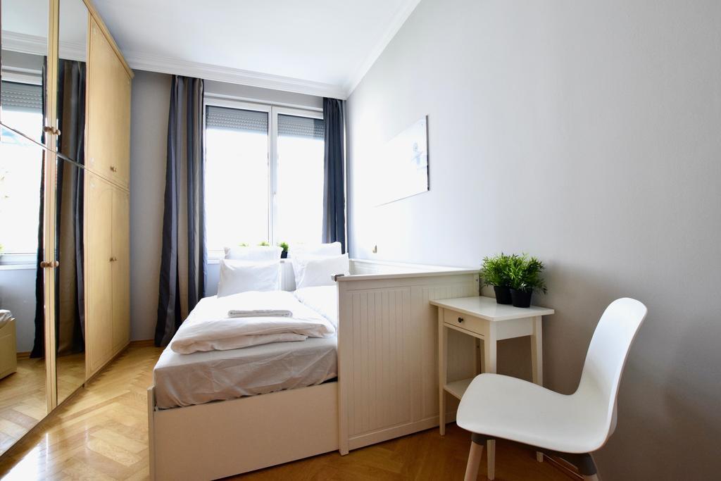 Standerd Apartment By Hi5 - Lovag Family Suites Budapest Exterior foto