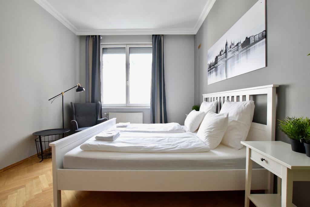 Standerd Apartment By Hi5 - Lovag Family Suites Budapest Exterior foto