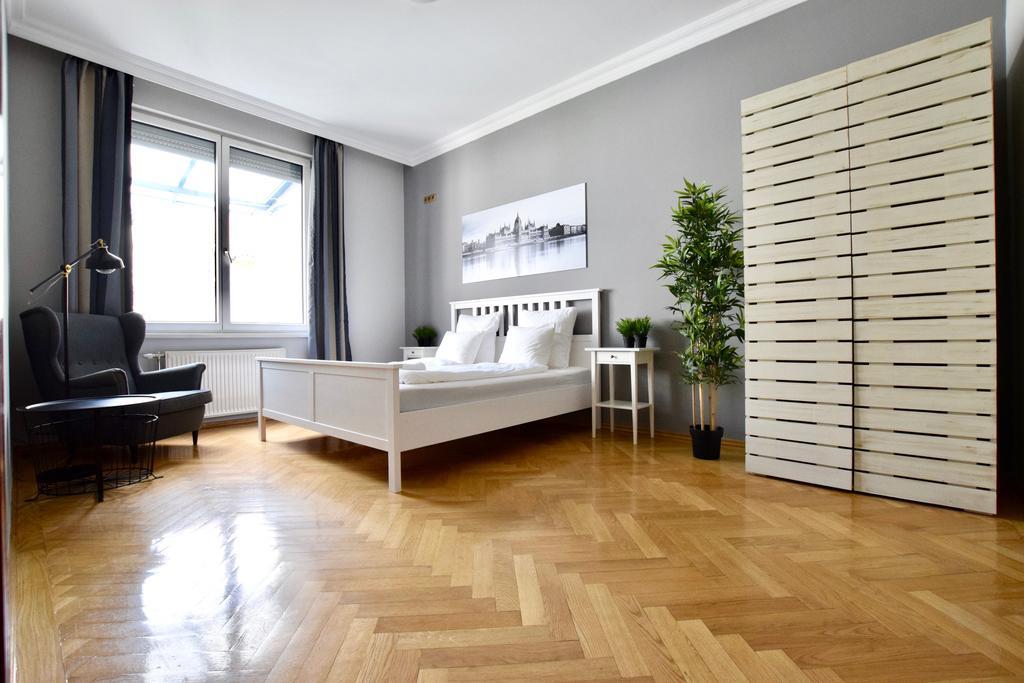 Standerd Apartment By Hi5 - Lovag Family Suites Budapest Exterior foto