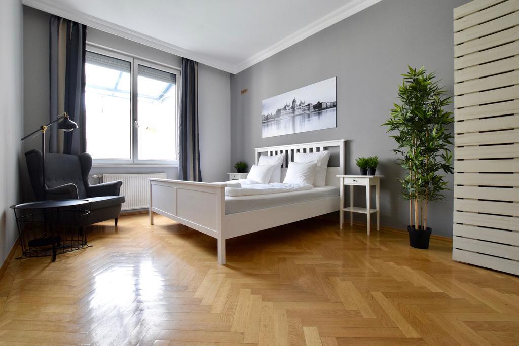 Standerd Apartment By Hi5 - Lovag Family Suites Budapest Exterior foto