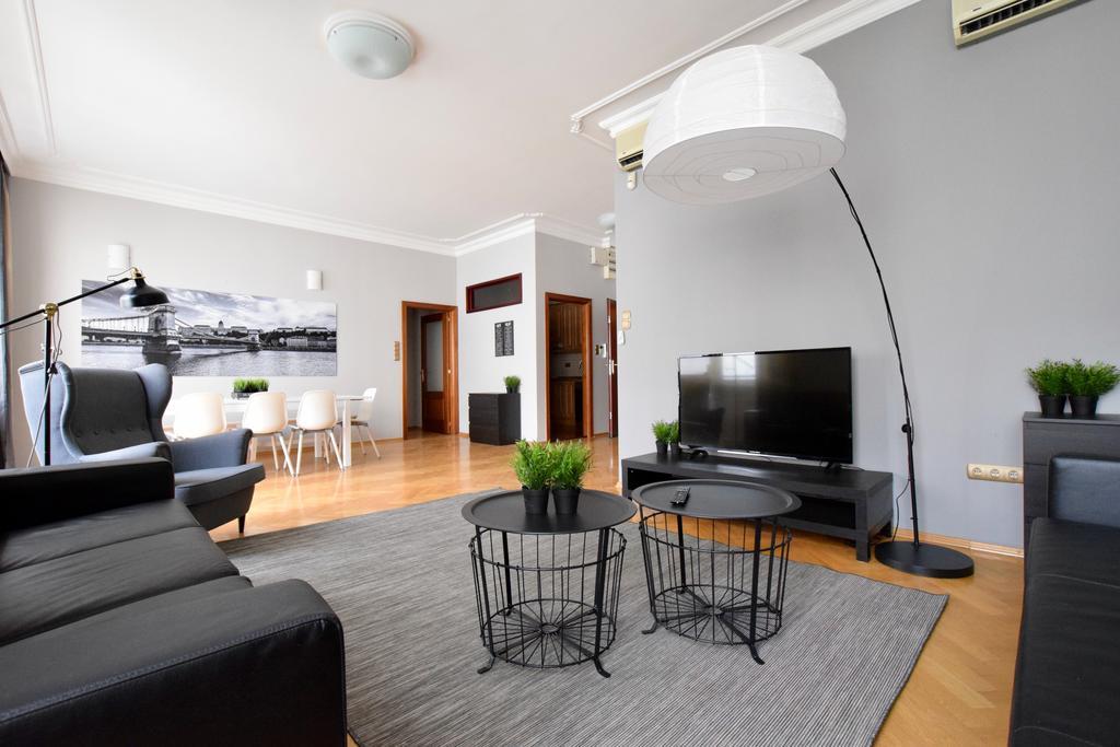 Standerd Apartment By Hi5 - Lovag Family Suites Budapest Exterior foto