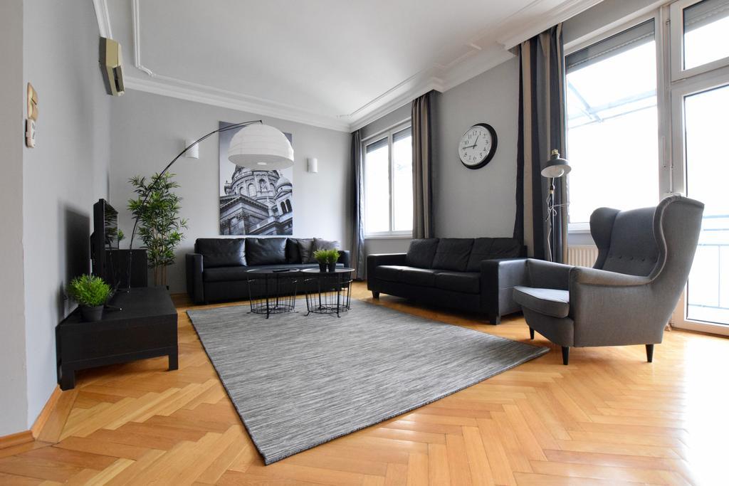 Standerd Apartment By Hi5 - Lovag Family Suites Budapest Exterior foto