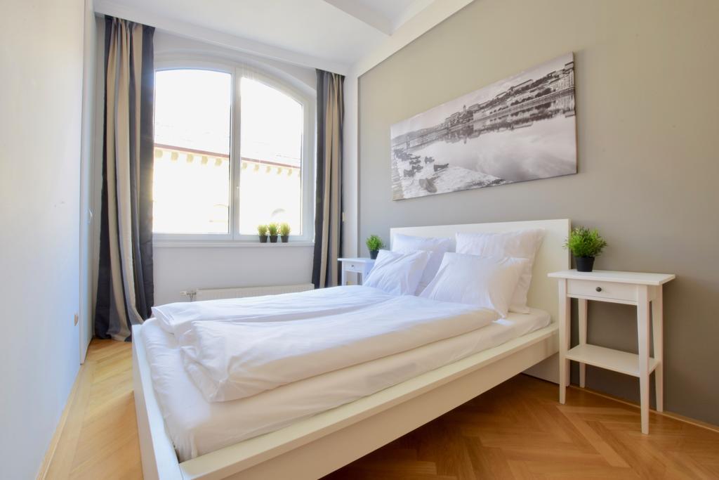 Standerd Apartment By Hi5 - Lovag Family Suites Budapest Exterior foto