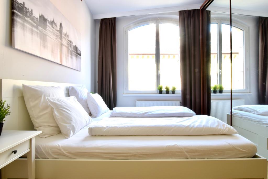 Standerd Apartment By Hi5 - Lovag Family Suites Budapest Exterior foto