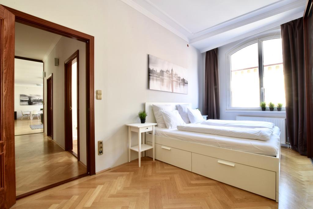 Standerd Apartment By Hi5 - Lovag Family Suites Budapest Exterior foto