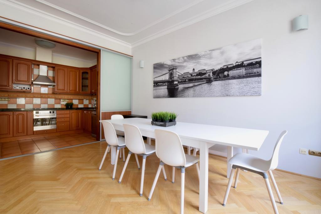 Standerd Apartment By Hi5 - Lovag Family Suites Budapest Exterior foto