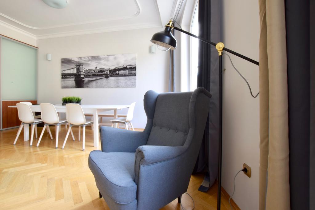 Standerd Apartment By Hi5 - Lovag Family Suites Budapest Exterior foto