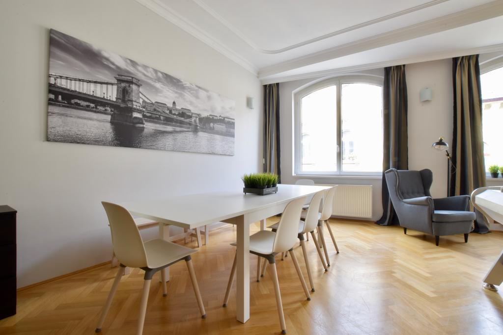 Standerd Apartment By Hi5 - Lovag Family Suites Budapest Exterior foto