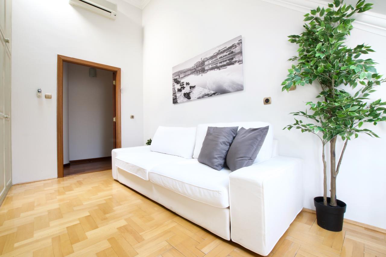 Standerd Apartment By Hi5 - Lovag Family Suites Budapest Exterior foto